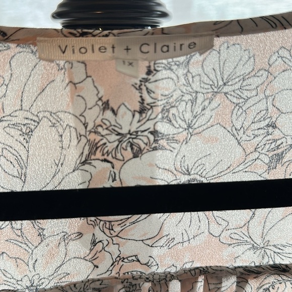 Violet & Claire pink, floral, long sleeve blouse- size 1X - Picture 2 of 9
